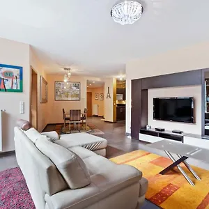 https://bright-classic-spacious-2br-apartment-close-to-lux-city-centre.luxembourghotelsguide.com